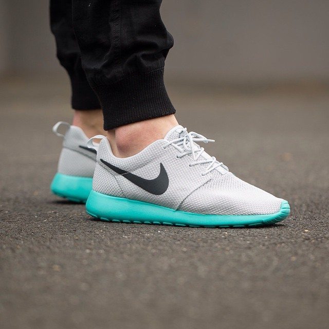 Nike Roshe One Pure Platinum